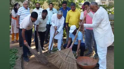 ಪ್ರಧಾನಿ ನರೇಂದ್ರ ಮೋದಿರವರ ಹುಟ್ಟುಹಬ್ಬ   ಚಿತ್ರದುರ್ಗದಲ್ಲಿ ಸಂಸದ ಗೋವಿಂದ ಕಾರಜೋಳ ಅವರ ನೇತೃತ್ವದಲ್ಲಿ ಸ್ವಚ್ಚತಾ ಕಾರ್ಯಕ್ರಮ