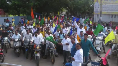 ಮೈಸೂರು ಚಲೋ ಪಾದಯಾತ್ರೆ ವಿರುದ್ಧ ಚಿತ್ರದುರ್ಗದ ಪ್ರಮುಖ ಬೀದಿಗಳಲ್ಲಿ ನಡೆದ ಬೈಕ್ ರ‌್ಯಾಲಿ