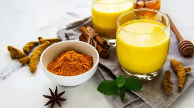 turmeric milk   ಈ ಸಮಸ್ಯೆ ಇರುವವರು ಅರಿಶಿನ ಬೆರೆಸಿದ ಹಾಲು ಕುಡಿಯಬಾರದು    