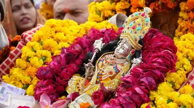 ayodhya   ದೇವಾಲಯದ ಪ್ರಾಂಗಣ ಪ್ರವೇಶಿಸಿದ ರಾಮಲಲ್ಲಾ   ಕಣ್ತುಂಬಿಕೊಂಡ ಭಕ್ತರು